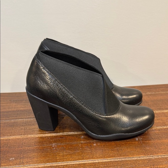 Clark’s Artisan Booties Women’s 6.5 Black - Picture 2 of 9